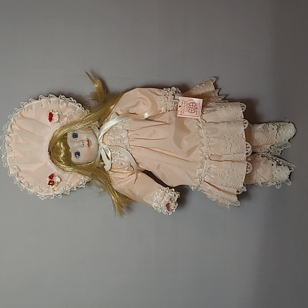 1986 Brinns Collectible Porcelain Edition Musical Doll Endless Love